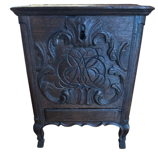 Louis XVI Table Top Box in Walnut, Late 18th century